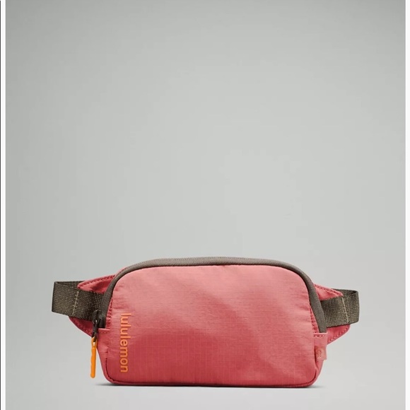 NWT Lululemon Mini belt bag - Picture 1 of 4